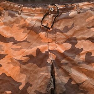 Hybrid collection size 40 shorts camo